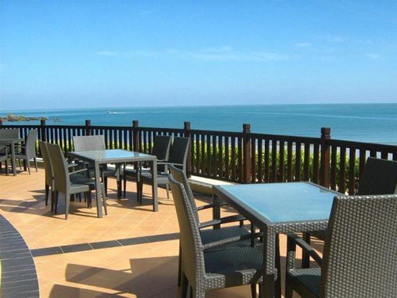 Damai Puri Resort & Spa Kuching Exterior foto View of the beach from the hotel
