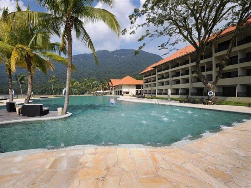 Damai Puri Resort & Spa Kuching Exterior foto The swimming pool at the resort