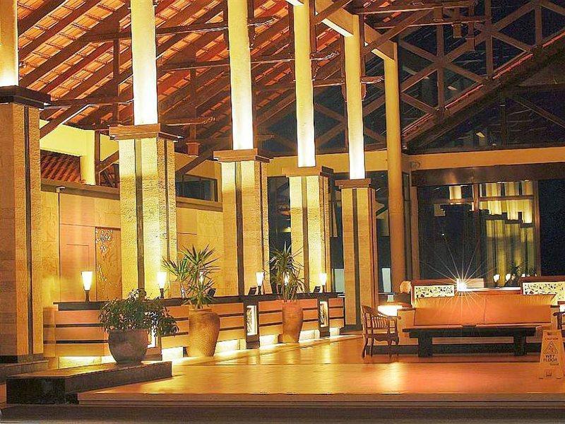Damai Puri Resort & Spa Kuching Exterior foto The interior of the hotel