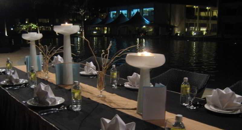 Damai Puri Resort & Spa Kuching Exterior foto The interior of the restaurant